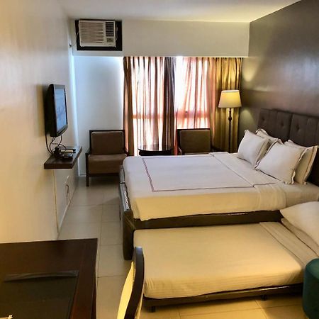 มิลเลเนีย สวีท ออร์ติกา Hotel Pasig City ภายนอก รูปภาพ