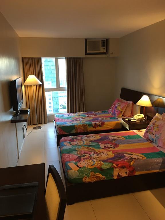 มิลเลเนีย สวีท ออร์ติกา Hotel Pasig City ภายนอก รูปภาพ