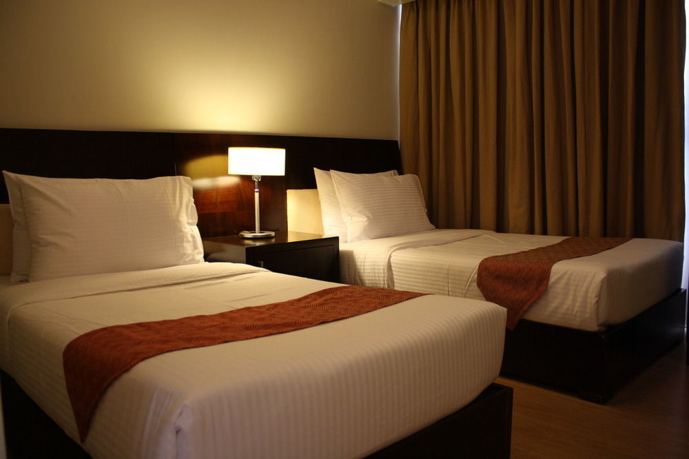 มิลเลเนีย สวีท ออร์ติกา Hotel Pasig City ภายนอก รูปภาพ