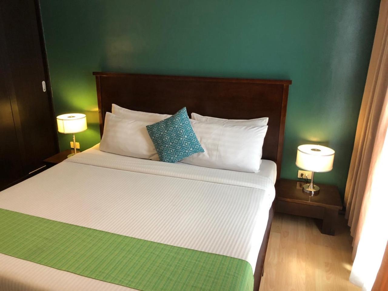 มิลเลเนีย สวีท ออร์ติกา Hotel Pasig City ภายนอก รูปภาพ