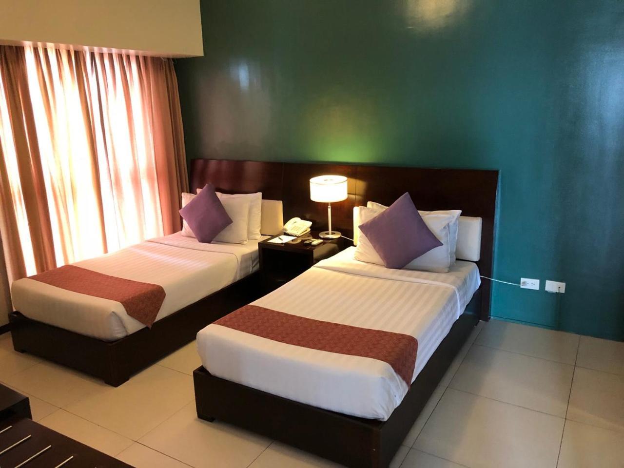 มิลเลเนีย สวีท ออร์ติกา Hotel Pasig City ภายนอก รูปภาพ