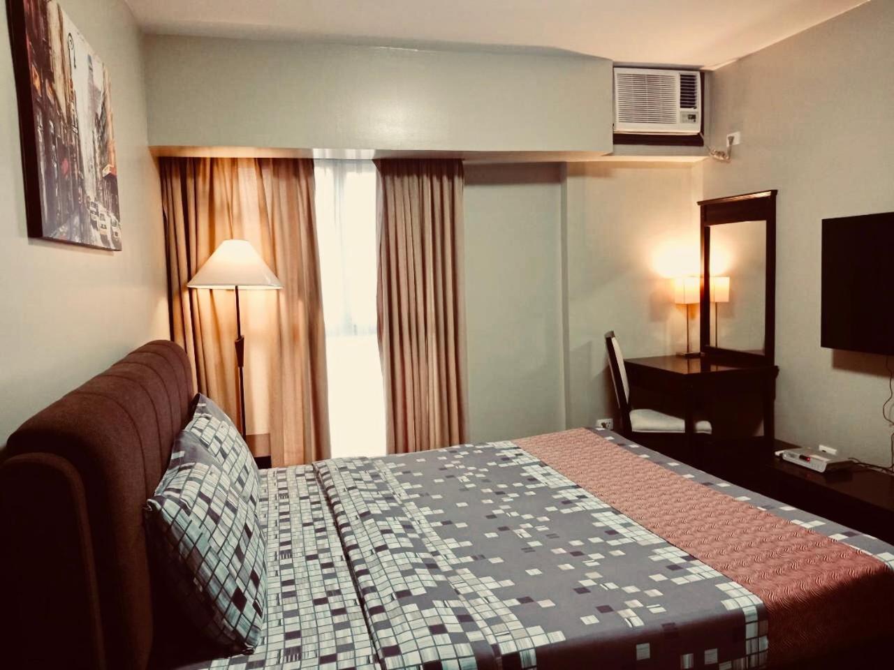 มิลเลเนีย สวีท ออร์ติกา Hotel Pasig City ภายนอก รูปภาพ