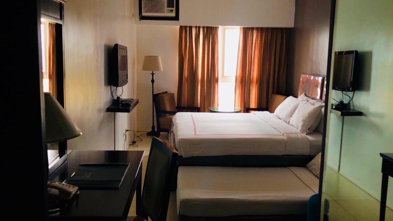 มิลเลเนีย สวีท ออร์ติกา Hotel Pasig City ภายนอก รูปภาพ