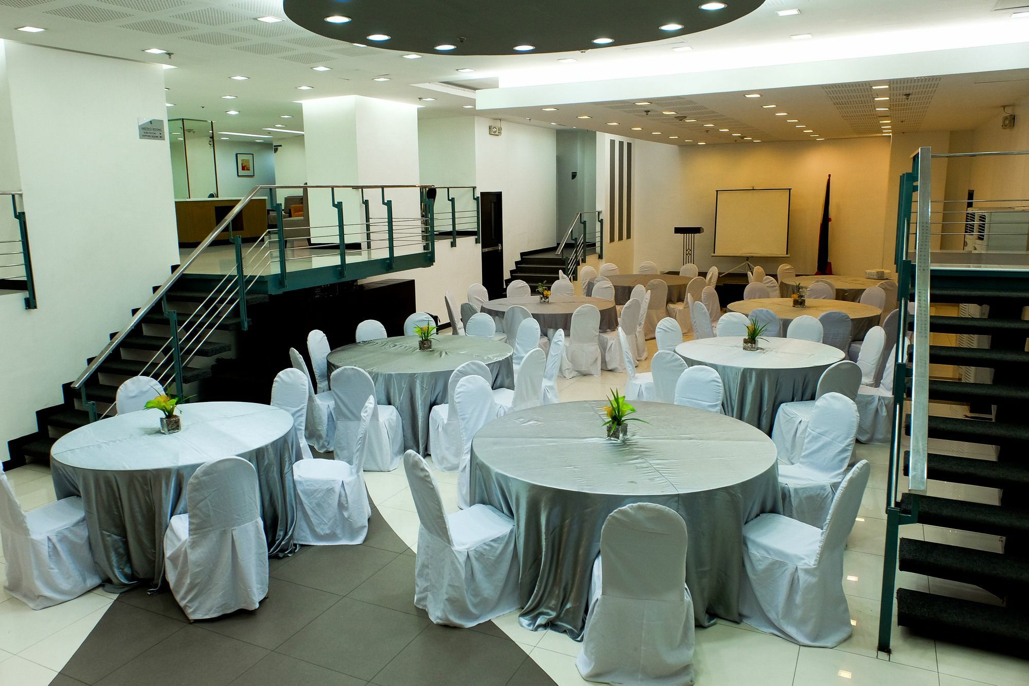 มิลเลเนีย สวีท ออร์ติกา Hotel Pasig City ภายนอก รูปภาพ