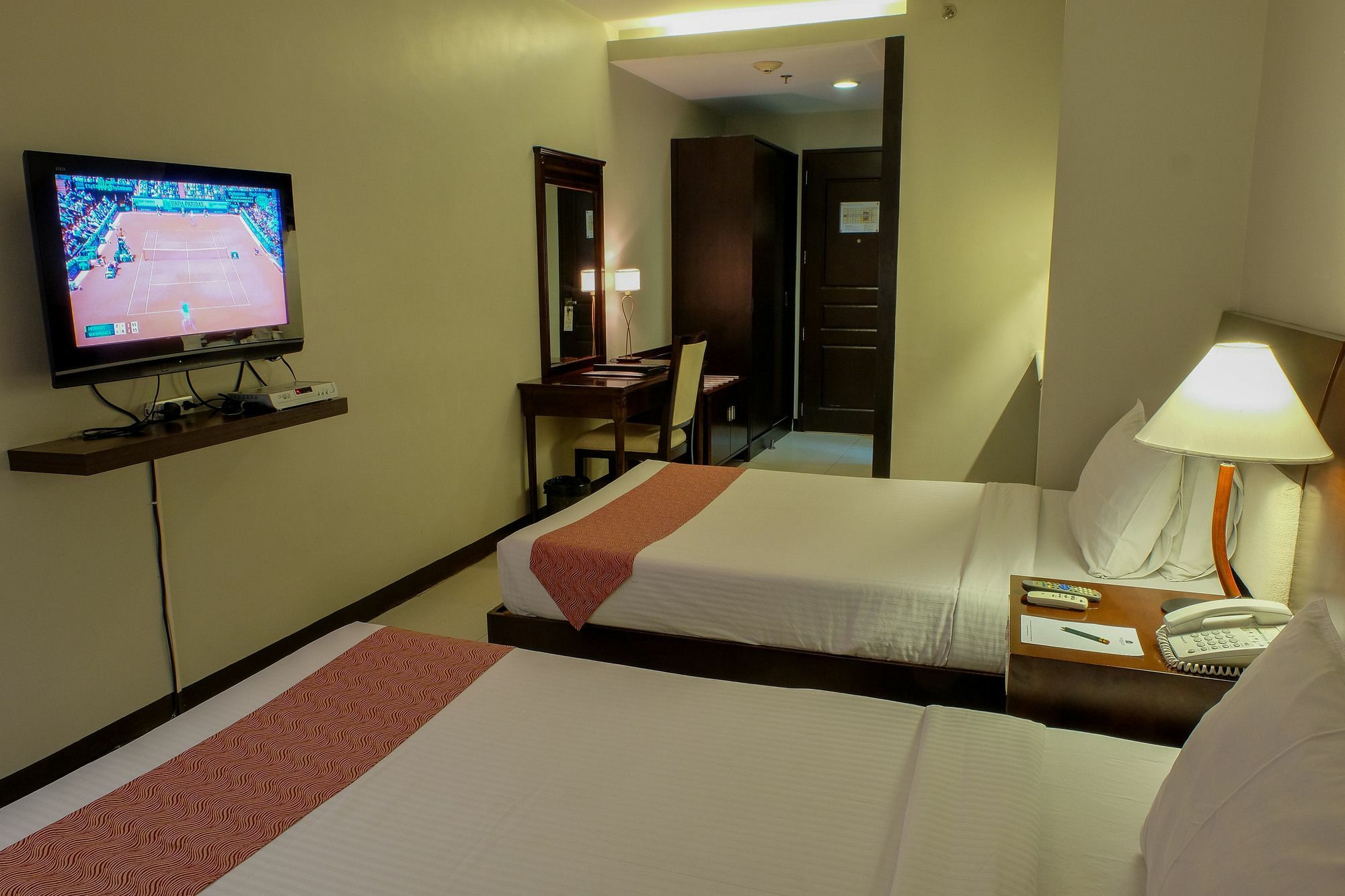 มิลเลเนีย สวีท ออร์ติกา Hotel Pasig City ภายนอก รูปภาพ