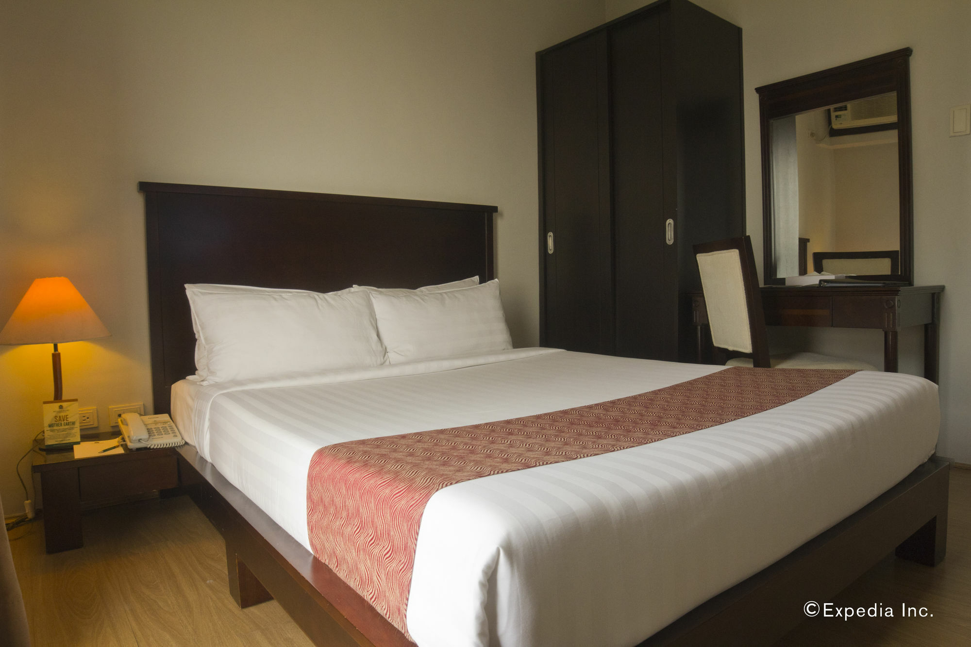 มิลเลเนีย สวีท ออร์ติกา Hotel Pasig City ภายนอก รูปภาพ