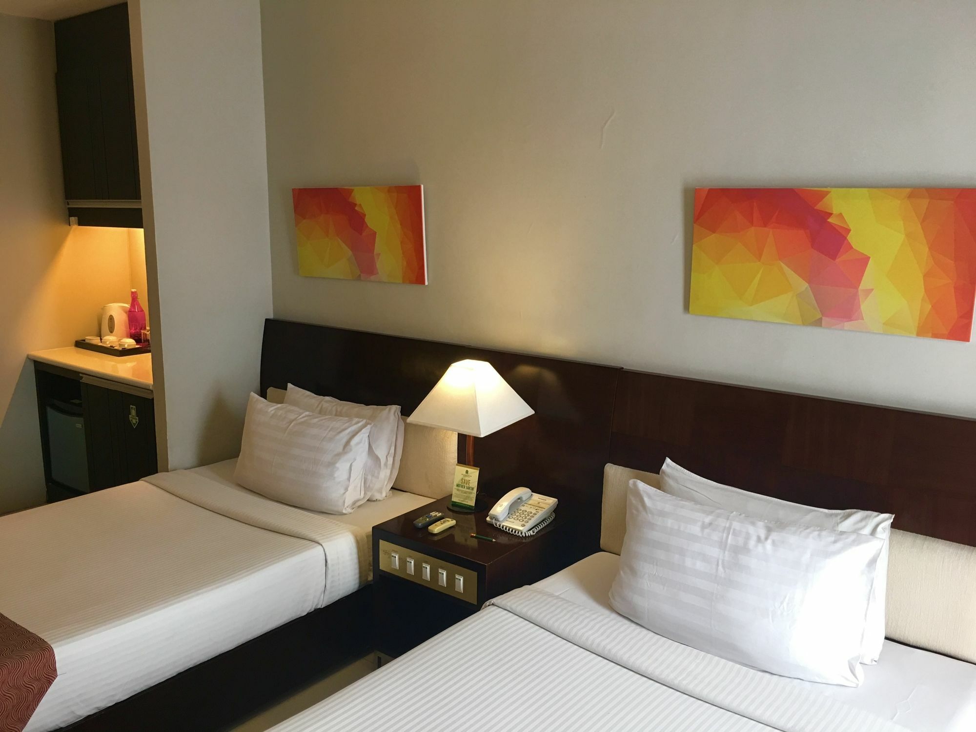 มิลเลเนีย สวีท ออร์ติกา Hotel Pasig City ภายนอก รูปภาพ