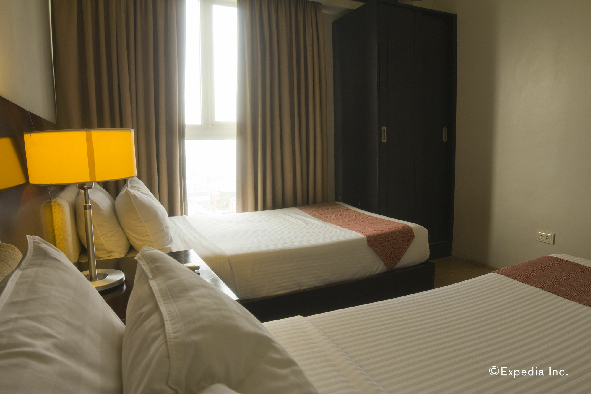 มิลเลเนีย สวีท ออร์ติกา Hotel Pasig City ภายนอก รูปภาพ