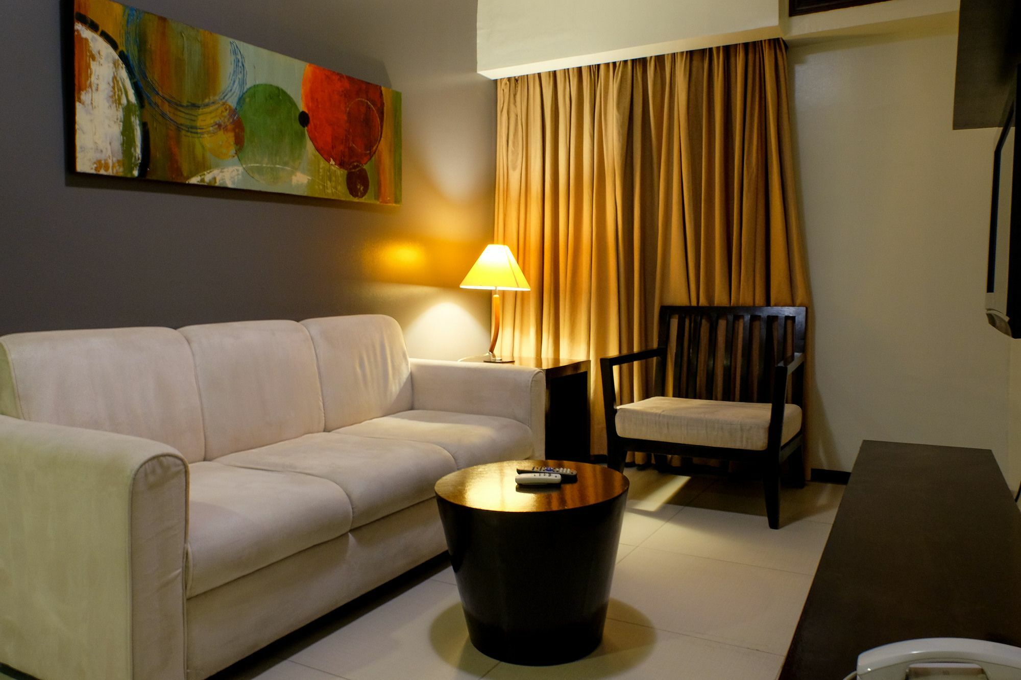 มิลเลเนีย สวีท ออร์ติกา Hotel Pasig City ภายนอก รูปภาพ