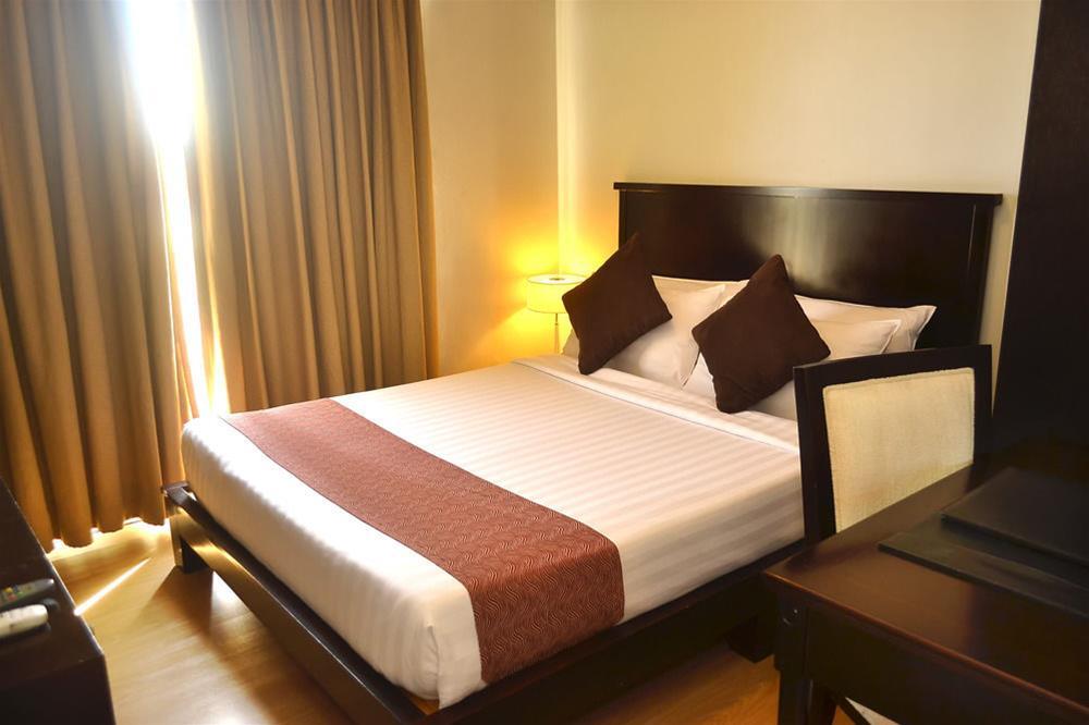 มิลเลเนีย สวีท ออร์ติกา Hotel Pasig City ภายนอก รูปภาพ